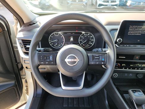 Used 2023 Nissan Rogue SV image 16