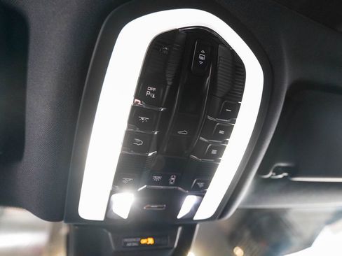 Certified 2026 Porsche Macan AWD/4WD image 26