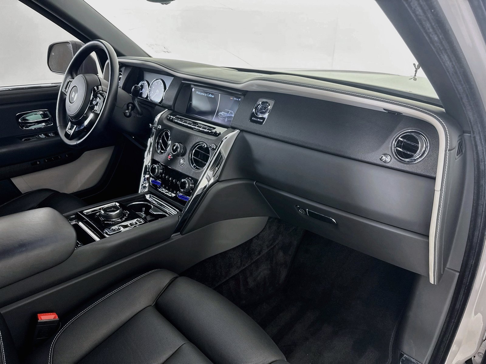Certified 2021 Rolls-Royce Cullinan AWD/4WD image 9