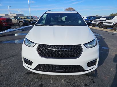 New 2026 Chrysler Pacifica Select