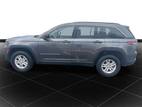 Used 2025 Jeep Grand Cherokee Laredo AWD/4WD image 2