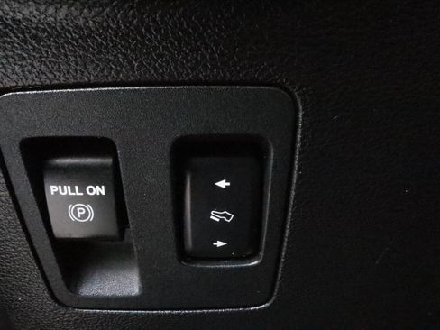 Used 2016 Ford F150 Lariat image 13