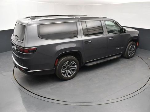 Used 2023 Jeep Wagoneer L 4WD w/ Premium Group I image 18