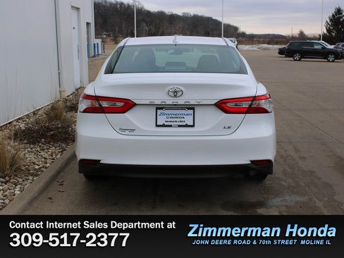 Used 2020 Toyota Camry LE image 5