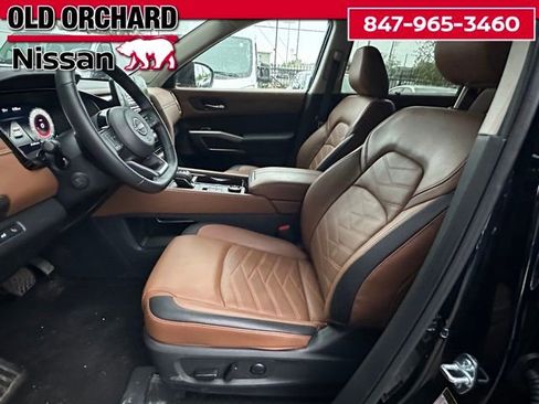 Used 2025 Nissan Pathfinder Platinum w/ Cargo Package AWD/4WD image 10