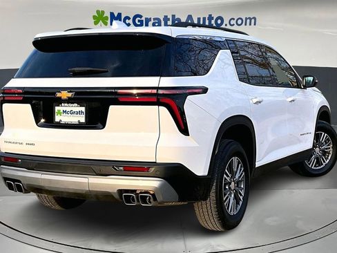 Used 2025 Chevrolet Traverse LT image 7