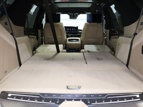 Used 2021 Cadillac Escalade Premium Luxury w/ LPO, Illumination Package AWD/4WD image 30