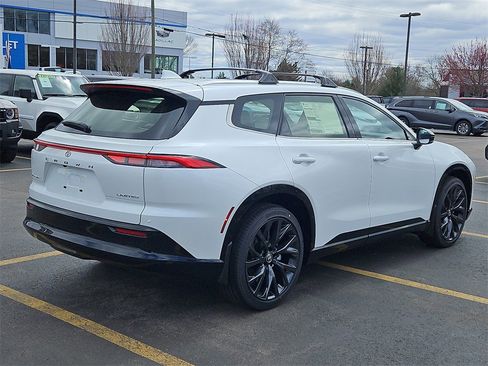 New 2025 Toyota Crown Signia image 2