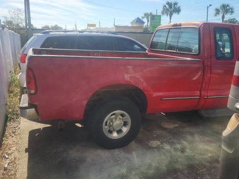 Used 1999 Ford F250 Lariat image 2