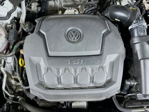 Used 2021 Volkswagen Tiguan SE image 34