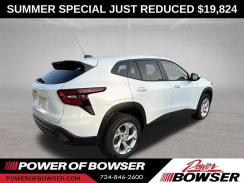 Used 2024 Chevrolet Trax LS w/ LS Convenience Package FWD image 3
