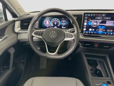 New 2026 Volkswagen Tiguan SE image 22