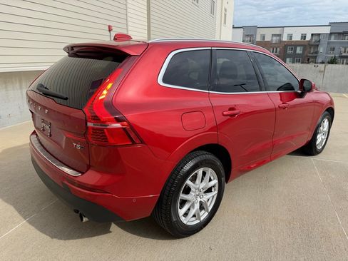 Used 2018 Volvo XC60 T5 Momentum w/ Convenience Package AWD/4WD image 3