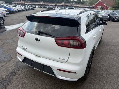 Used 2019 Kia Niro S Touring FWD image 8