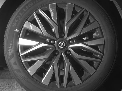 Used 2025 Nissan Altima 2.5 SV FWD image 13