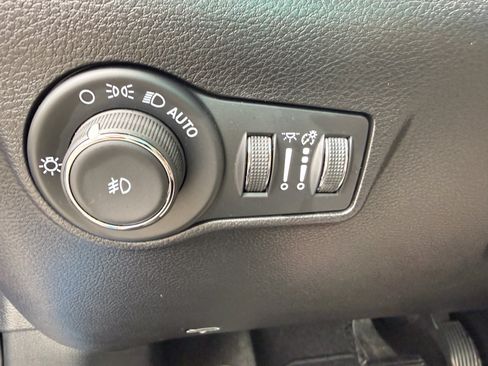 Used 2025 Jeep Compass Limited AWD/4WD image 19