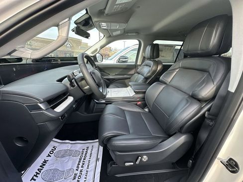 New 2026 Lincoln Navigator L Premier AWD/4WD image 11