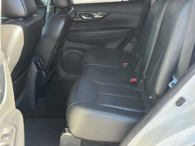 Used 2017 Nissan Rogue SL w/ SL Premium Package FWD image 16