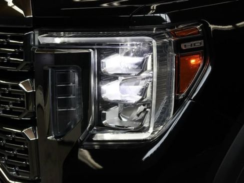 Used 2021 GMC Sierra 2500 Denali w/ Denali Black Diamond Edition AWD/4WD image 5