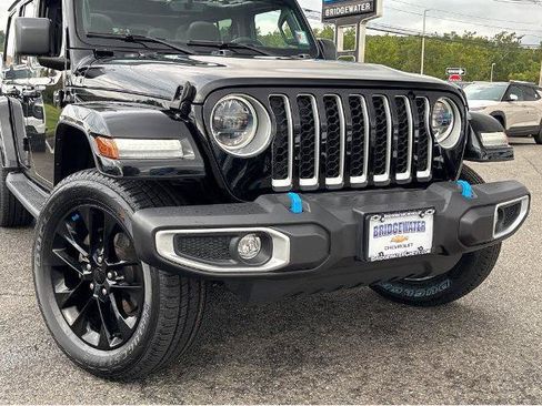 Used 2023 Jeep Wrangler Unlimited Sahara w/ Cold Weather Group AWD/4WD image 2