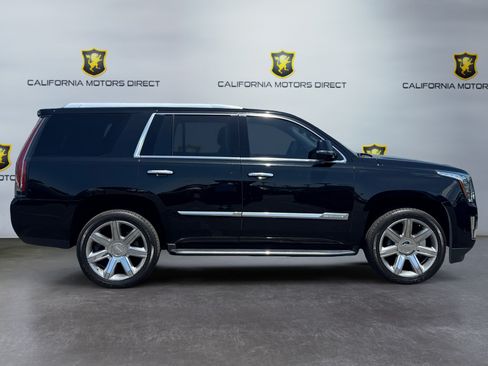 Used 2019 Cadillac Escalade Luxury AWD/4WD image 6