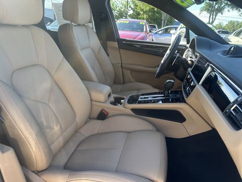 Used 2025 Porsche Macan AWD/4WD image 13