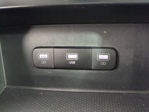 Used 2024 Kia Carnival LX image 25