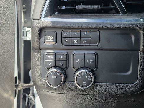 Used 2025 Chevrolet Tahoe LT AWD/4WD image 21