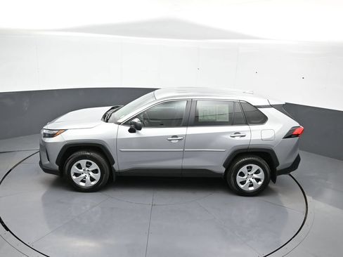 Used 2024 Toyota RAV4 LE AWD/4WD image 40