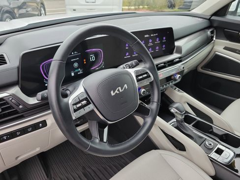Certified 2025 Kia Telluride S image 24