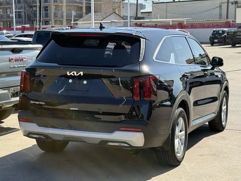 Used 2025 Kia Sorento LX FWD image 4