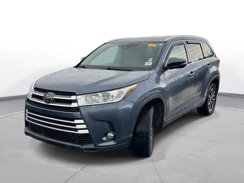 Used 2018 Toyota Highlander XLE image 2