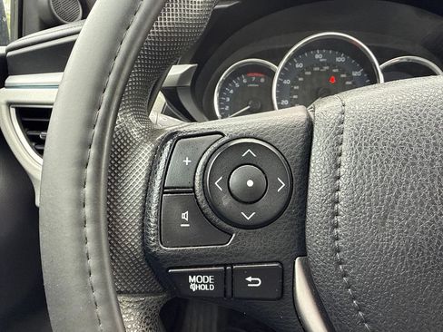 Used 2015 Toyota Corolla LE FWD image 14