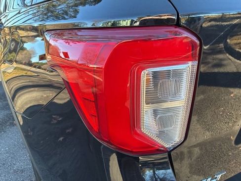 Used 2023 Ford Explorer XLT image 13
