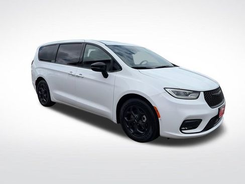 Used 2024 Chrysler Pacifica Limited FWD image 10