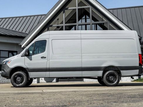 Used 2025 Mercedes-Benz Sprinter 2500 image 3