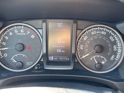Used 2019 Toyota Tacoma TRD Off-Road AWD/4WD image 10