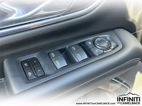 Used 2023 GMC Yukon SLT w/ SLT Premium Package image 21