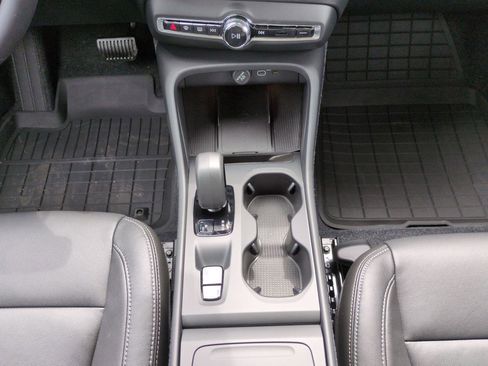 New 2025 Volvo XC40 B5 Core w/ Protection Package Premier image 18