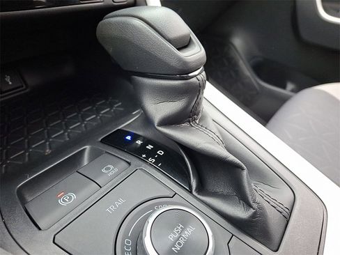 Used 2022 Toyota RAV4 XLE w/ Convenience Package image 17