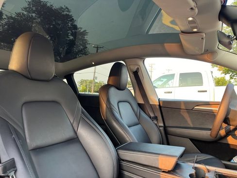 Used 2025 Tesla Model Y Long Range AWD/4WD image 4
