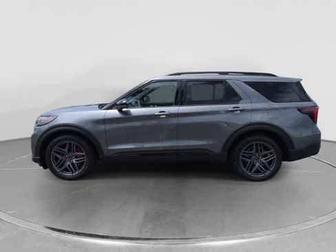 Used 2025 Ford Explorer ST AWD/4WD image 5
