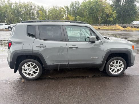 Used 2020 Jeep Renegade Latitude w/ Cold Weather Group AWD/4WD image 8