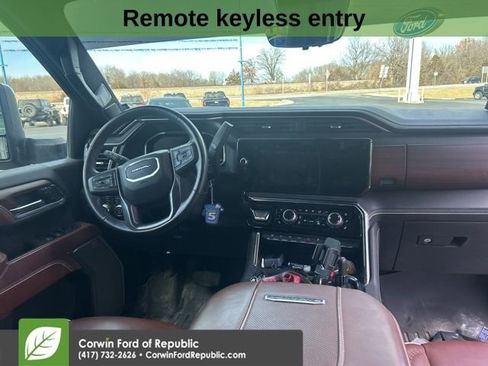 Used 2024 GMC Sierra 2500 Denali Ultimate image 9