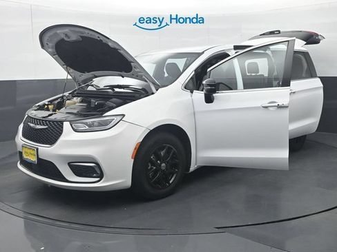 Used 2025 Chrysler Pacifica Select FWD image 37