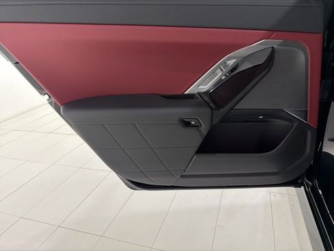 Used 2025 BMW 740i xDrive w/ Premium Package image 15