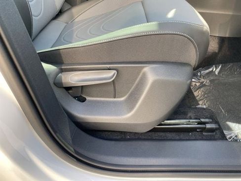 New 2025 Volkswagen Tiguan SE image 47