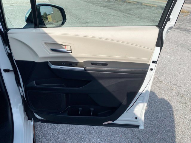 Certified 2025 Toyota Sienna Platinum AWD/4WD image 22