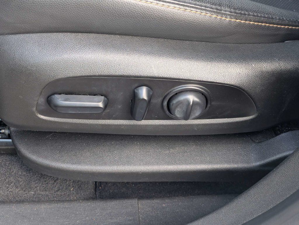 Used 2021 Chevrolet Equinox Premier FWD image 22