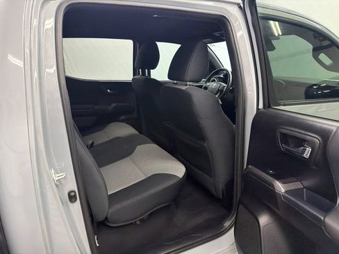 Used 2021 Toyota Tacoma TRD Off-Road AWD/4WD image 16
